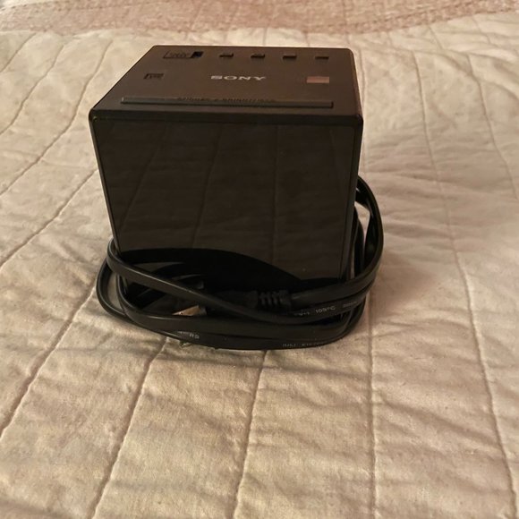 alarm clock/radio - Picture 1 of 3